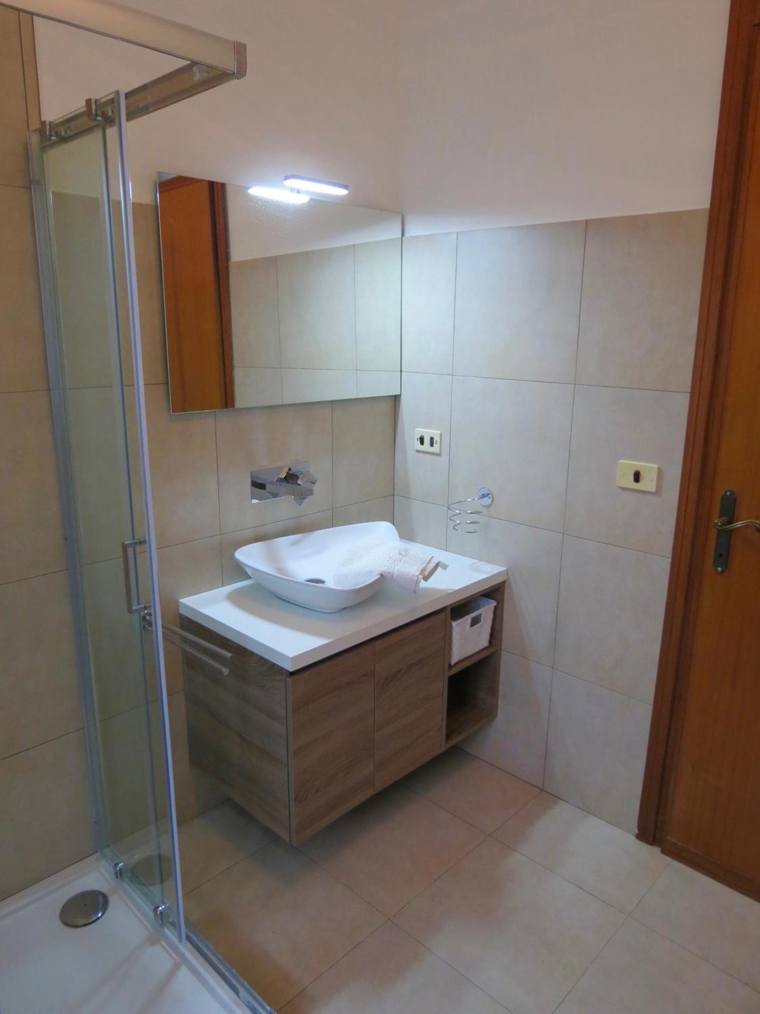Villa Anastasye Your Lakefront Vacation Rental Predore Ngoại thất bức ảnh