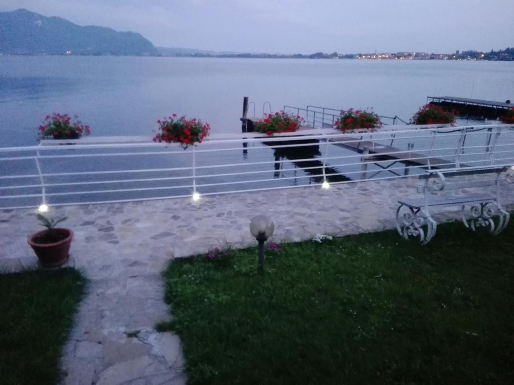 Villa Anastasye Your Lakefront Vacation Rental Predore Ngoại thất bức ảnh