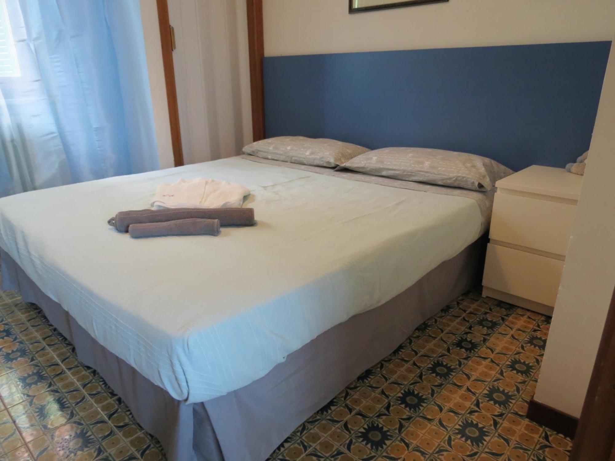 Villa Anastasye Your Lakefront Vacation Rental Predore Phòng bức ảnh