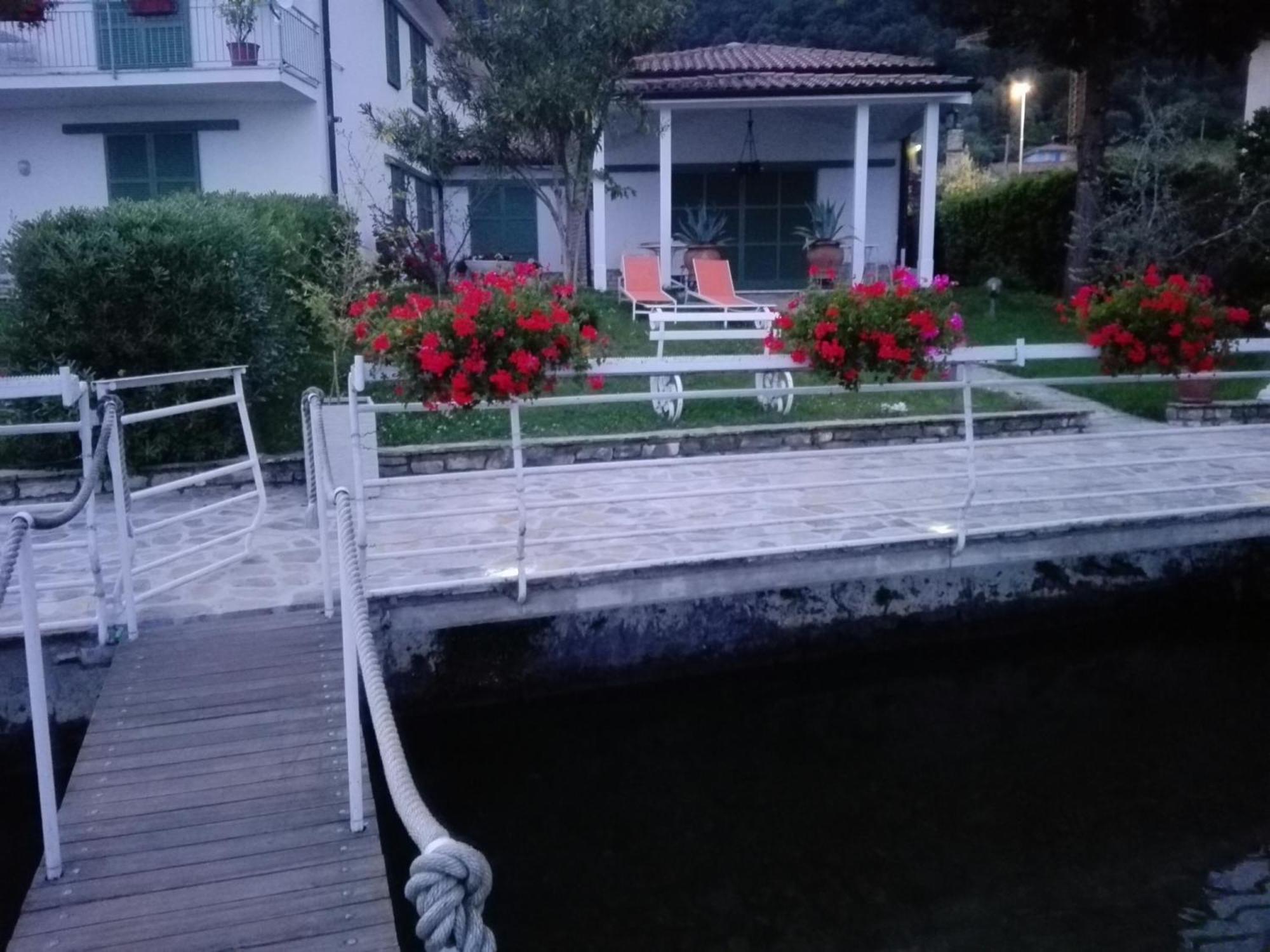 Villa Anastasye Your Lakefront Vacation Rental Predore Phòng bức ảnh