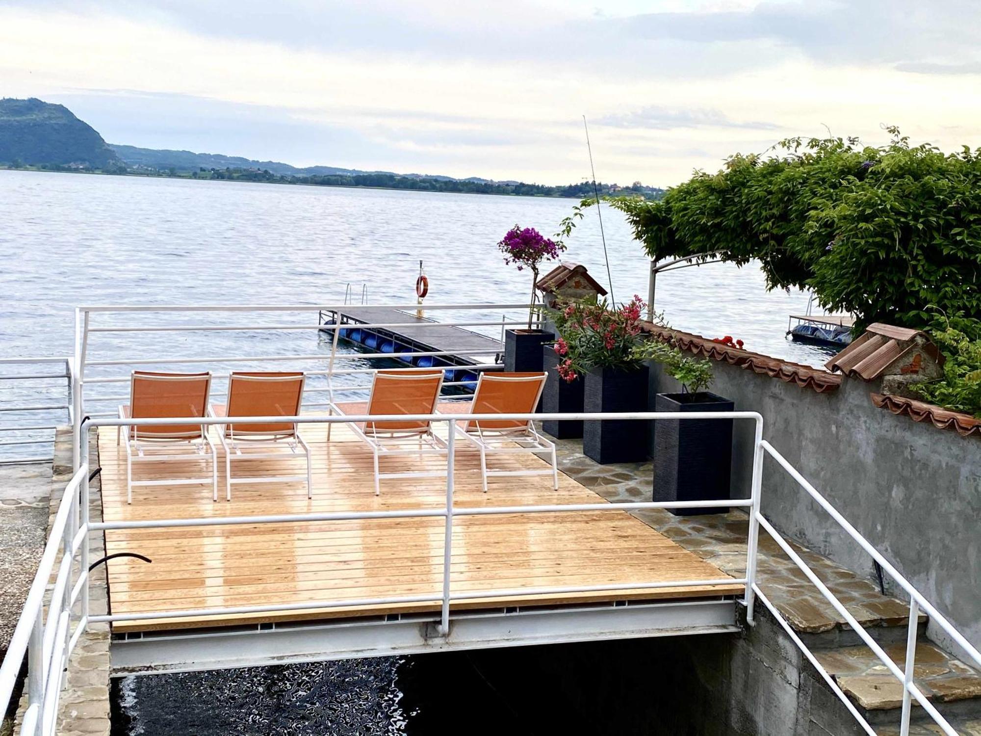 Villa Anastasye Your Lakefront Vacation Rental Predore Phòng bức ảnh